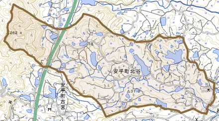 安乎町北谷とその周辺の地図。町の範囲を重ねている
