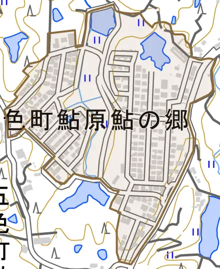 五色町鮎原鮎の郷とその周辺の地図。町の範囲を重ねている