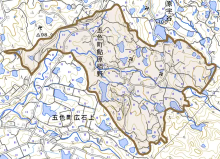 五色町鮎原栢野とその周辺の地図。町の範囲を重ねている