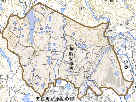 五色町鮎原西とその周辺の地図。町の範囲を重ねている