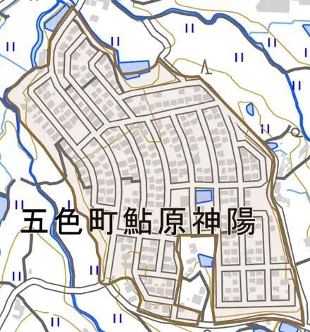 五色町鮎原神陽とその周辺の地図。町の範囲を重ねている