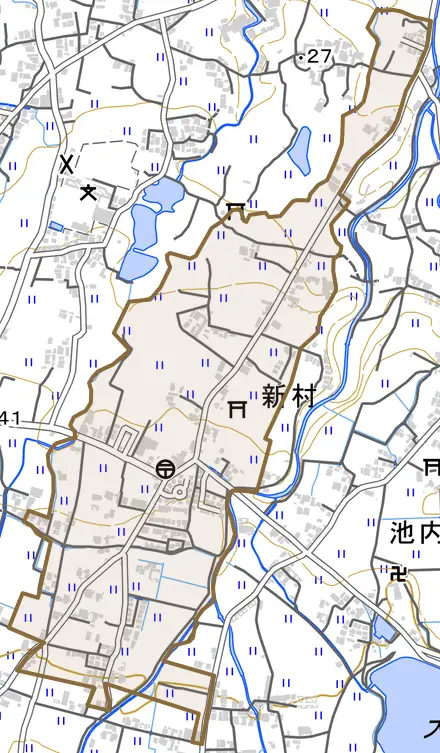 新村とその周辺の地図。町の範囲を重ねている