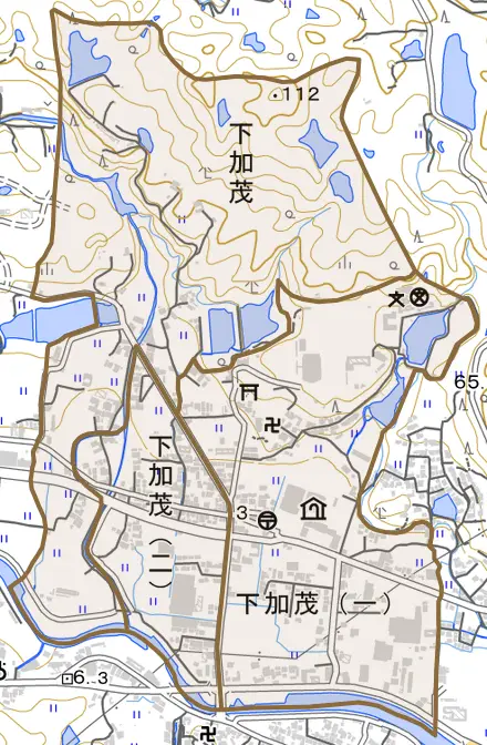 下加茂とその周辺の地図。町の範囲を重ねている