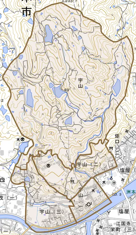 宇山とその周辺の地図。町の範囲を重ねている