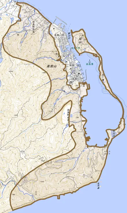 由良町由良とその周辺の地図。町の範囲を重ねている