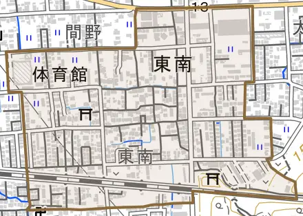 東南とその周辺の地図。町の範囲を重ねている
