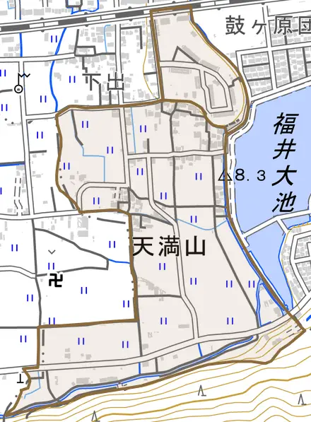 天満山とその周辺の地図。町の範囲を重ねている