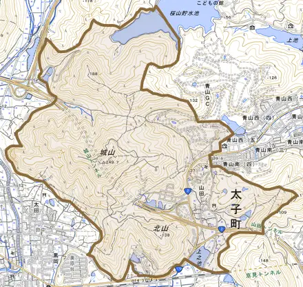 山田とその周辺の地図。町の範囲を重ねている