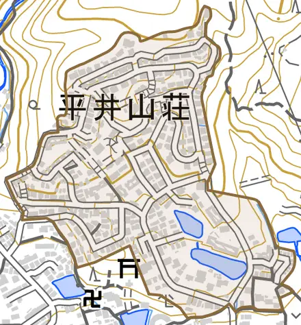 平井山荘とその周辺の地図。町の範囲を重ねている