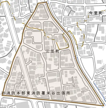 三笠町とその周辺の地図。町の範囲を重ねている