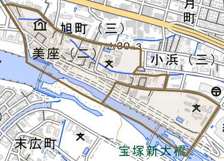 美座とその周辺の地図。町の範囲を重ねている