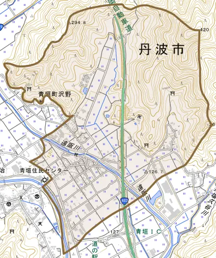 青垣町沢野とその周辺の地図。町の範囲を重ねている