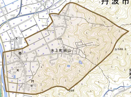 氷上町絹山とその周辺の地図。町の範囲を重ねている