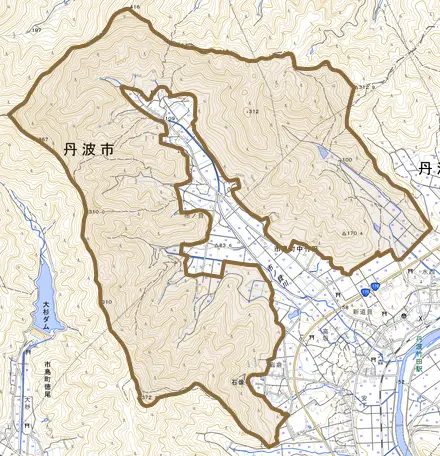 市島町中竹田とその周辺の地図。町の範囲を重ねている