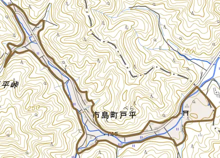 市島町戸平とその周辺の地図。町の範囲を重ねている