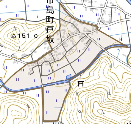 市島町戸坂とその周辺の地図。町の範囲を重ねている
