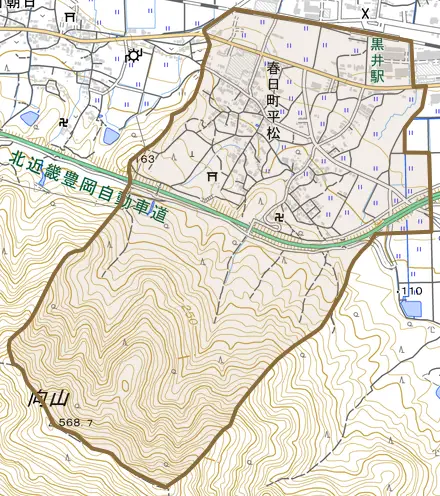 春日町平松とその周辺の地図。町の範囲を重ねている