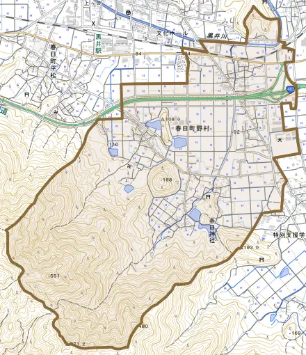 春日町野村とその周辺の地図。町の範囲を重ねている