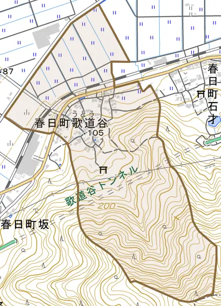 春日町歌道谷とその周辺の地図。町の範囲を重ねている