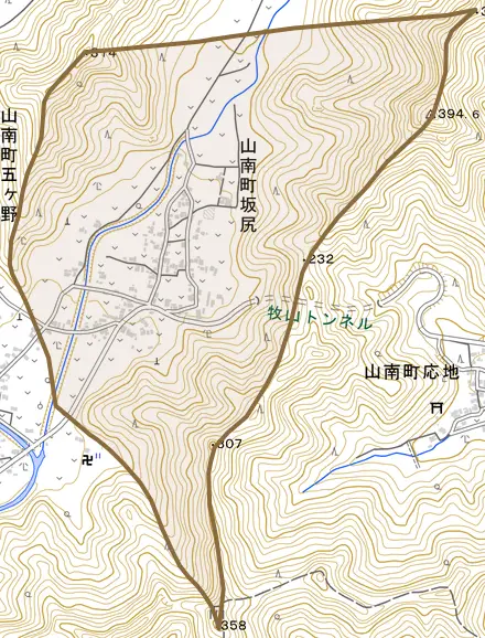 山南町坂尻とその周辺の地図。町の範囲を重ねている