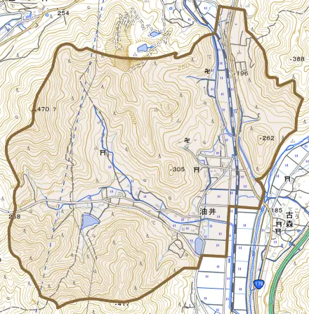 油井とその周辺の地図。町の範囲を重ねている