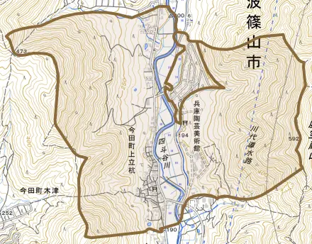 今田町上立杭とその周辺の地図。町の範囲を重ねている
