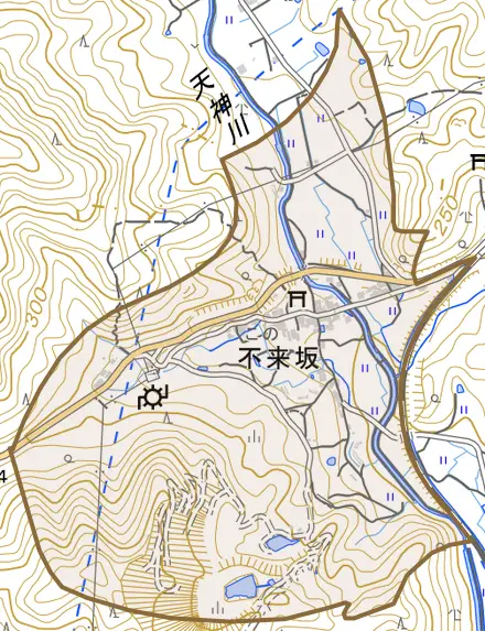 不来坂とその周辺の地図。町の範囲を重ねている
