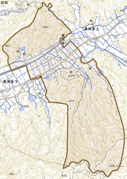真南条中とその周辺の地図。町の範囲を重ねている