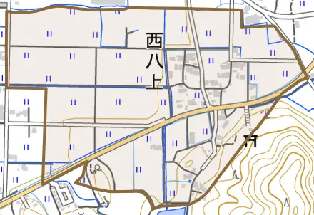 西八上とその周辺の地図。町の範囲を重ねている