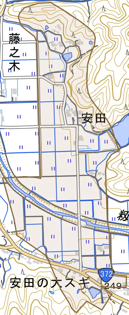 安田とその周辺の地図。町の範囲を重ねている
