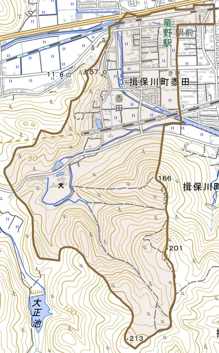 揖保川町黍田とその周辺の地図。町の範囲を重ねている