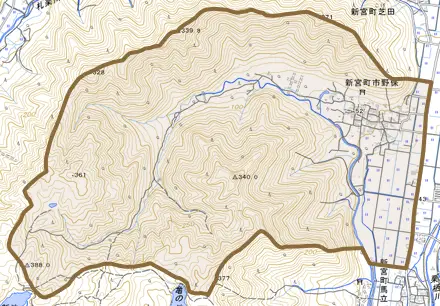 新宮町市野保とその周辺の地図。町の範囲を重ねている