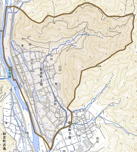 新宮町上笹とその周辺の地図。町の範囲を重ねている
