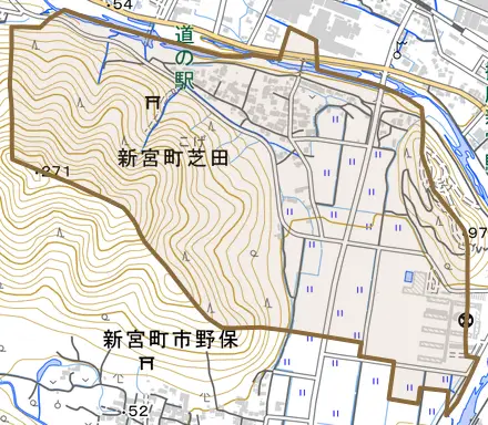 新宮町芝田とその周辺の地図。町の範囲を重ねている