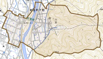 新宮町下野とその周辺の地図。町の範囲を重ねている