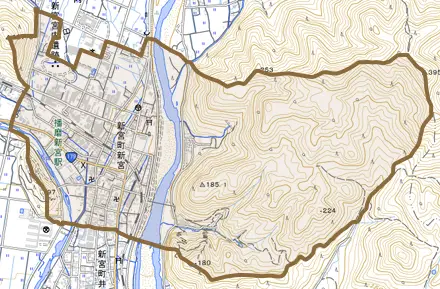 新宮町新宮とその周辺の地図。町の範囲を重ねている
