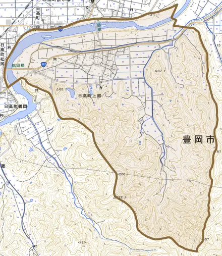 日高町上郷とその周辺の地図。町の範囲を重ねている