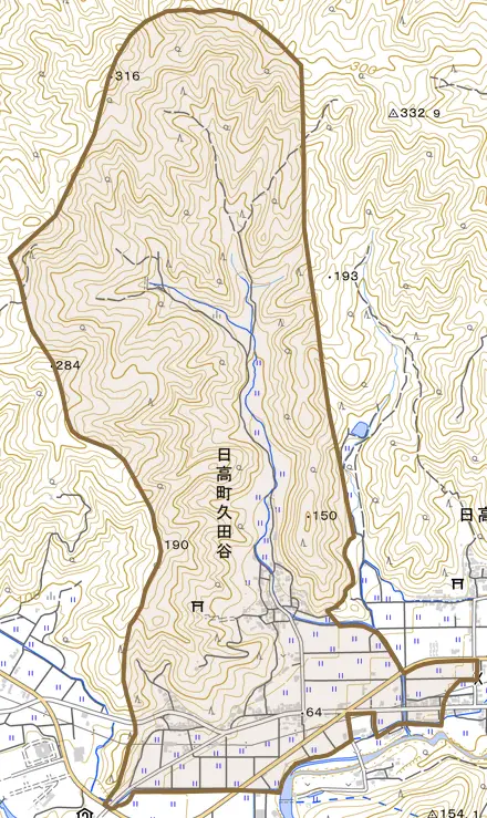 日高町久田谷とその周辺の地図。町の範囲を重ねている