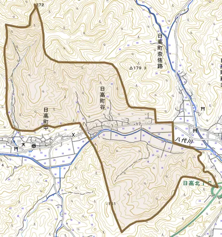 日高町谷とその周辺の地図。町の範囲を重ねている