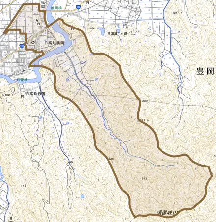 日高町鶴岡とその周辺の地図。町の範囲を重ねている