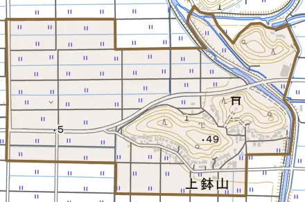 上鉢山とその周辺の地図。町の範囲を重ねている