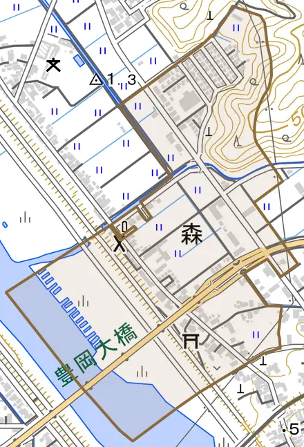 森とその周辺の地図。町の範囲を重ねている