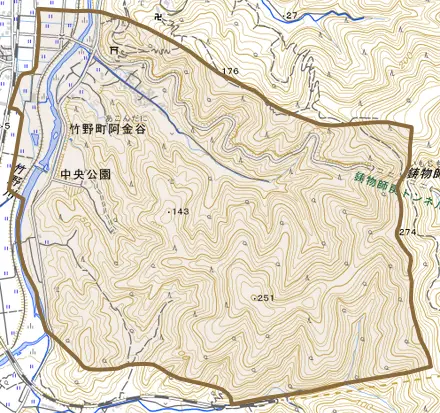 竹野町阿金谷とその周辺の地図。町の範囲を重ねている