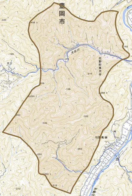 竹野町東大谷とその周辺の地図。町の範囲を重ねている