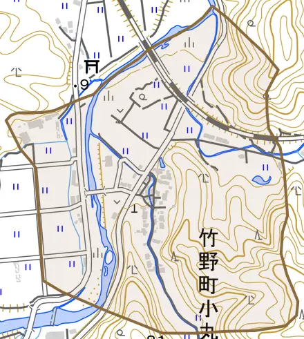 竹野町小丸とその周辺の地図。町の範囲を重ねている