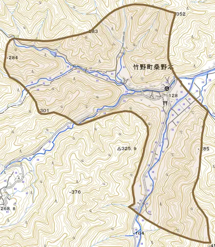 竹野町桑野本とその周辺の地図。町の範囲を重ねている