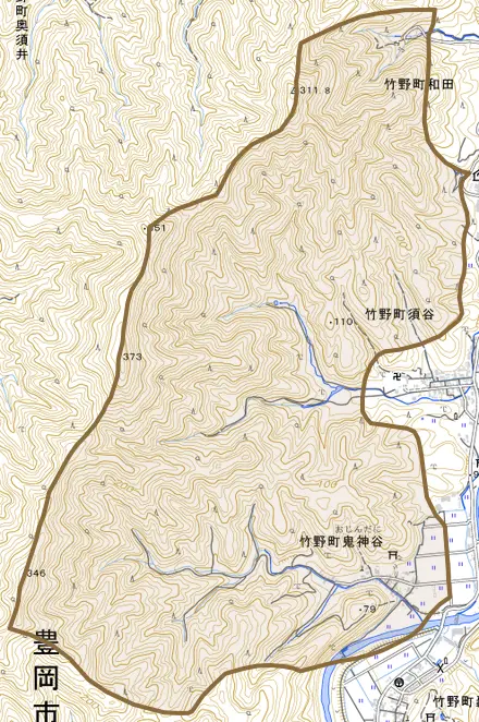 竹野町鬼神谷とその周辺の地図。町の範囲を重ねている