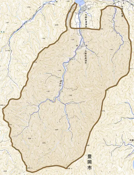 竹野町奥須井とその周辺の地図。町の範囲を重ねている