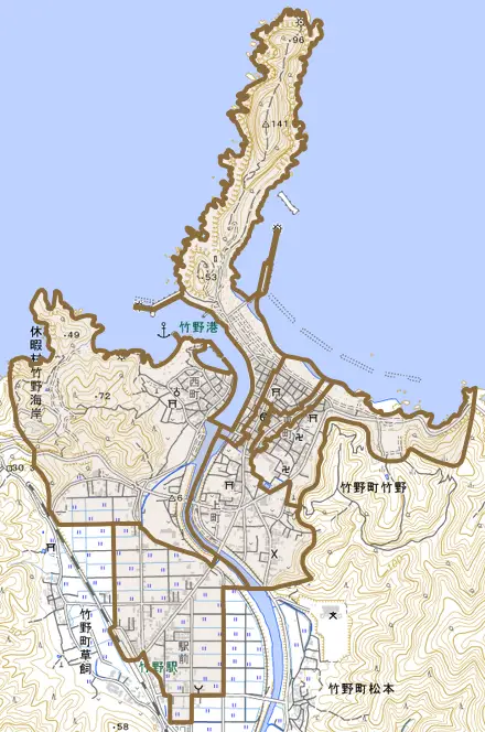 竹野町竹野とその周辺の地図。町の範囲を重ねている