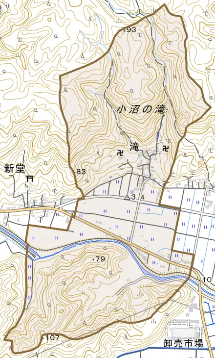 滝とその周辺の地図。町の範囲を重ねている